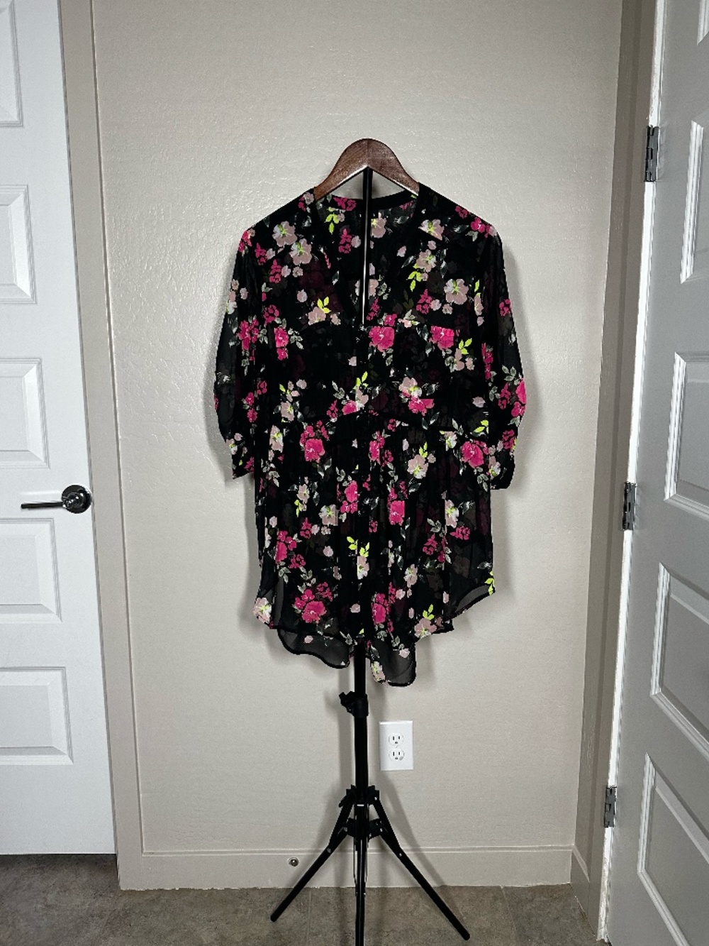Torrid Black Floral Chiffon Babydoll Tunic Blouse Size 0 (10/12)